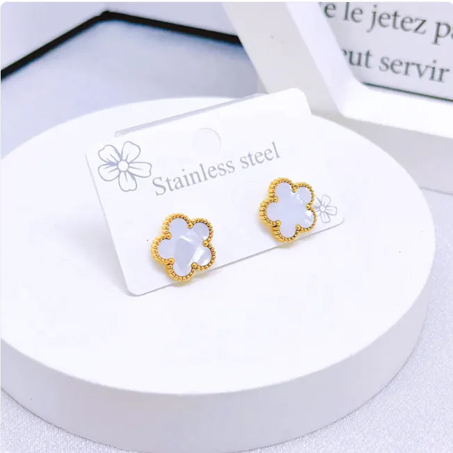 Elegant Five-Leaf Flower Jewelry Set – Titanium Steel Bracelet, Necklace & Stud Earrings